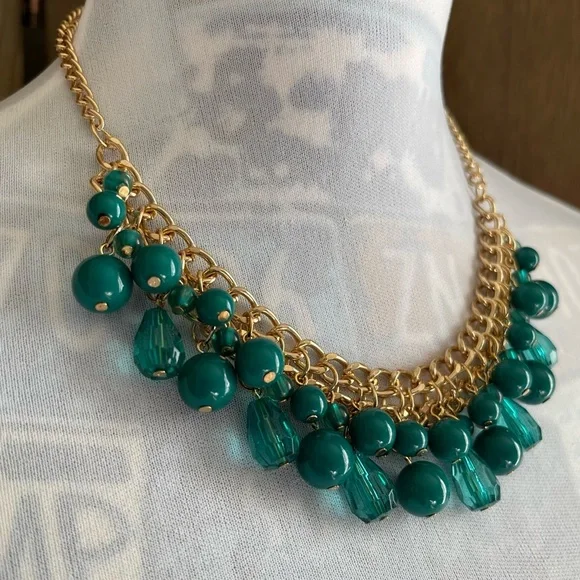 NEW Elegant Gold and Green Beaded Necklace & Earring Set - Picture 2 of 4